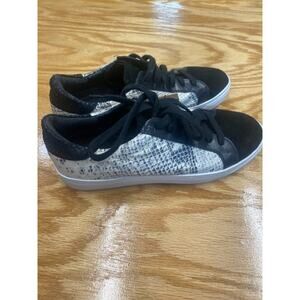 Crevo Cardi Comfort Shoes Womens 6 Black White Lace Up Snakeprint CW1175-011 S14